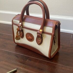 Vintage Dooney and Bourke bag white and tan